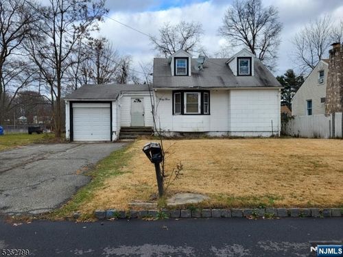 33 Riveredge Dr, Fairfield, NJ, 07004-1022 | Card Image