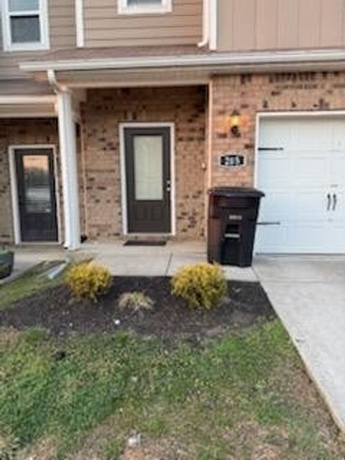 205 Nixon Way, La Vergne, TN, 37086-3671 | Card Image