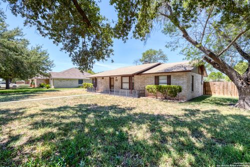 112 Bluebonnet Dr, Uvalde, TX, 78801-6306 | Card Image