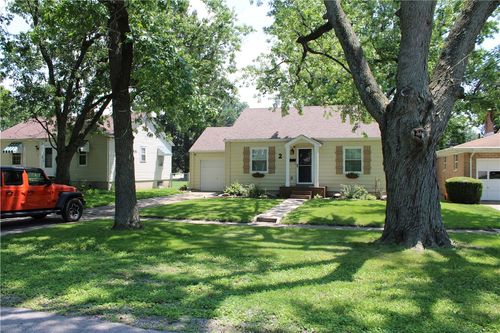 2 Westwood, Mattoon, IL, 61938 | Card Image