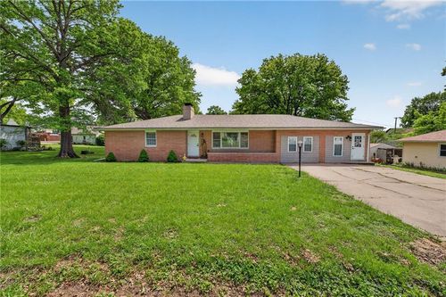 207 Dewey Ave, Gower, MO, 64454-8313 | Card Image