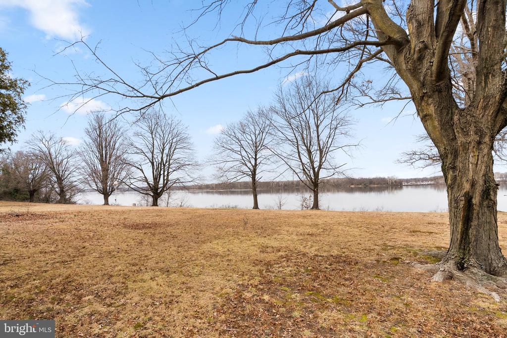 Residential in EDGEWATER PARK 5