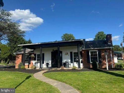 42 Grand Pkwy, LEWISTOWN, PA, 17044-2506 | Card Image