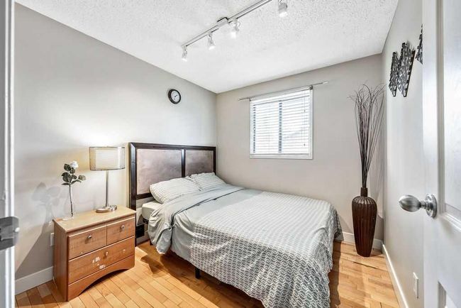 6 Glamis Gardens Sw, Home with 3 bedrooms, 2 bathrooms and 2 parking in Calgary AB | Image 17