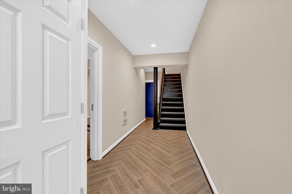 Commercial Sale in BALTIMORE 5