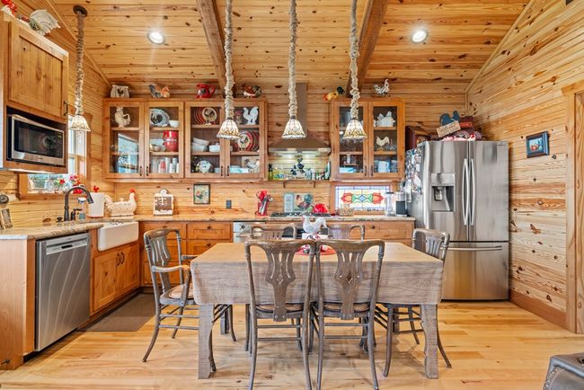 202 S Bowie St, Home with 5 bedrooms, 6 bathrooms and 1 parking in Fredericksburg TX | Image 40