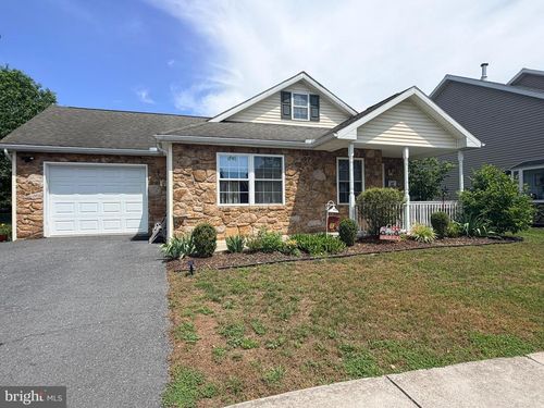 220 Patio Ct, NEW BLOOMFIELD, PA, 17068-9661 | Card Image