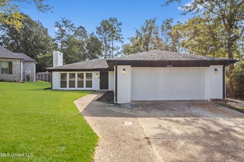 682 Auahi Pl, Diamondhead, MS, 39525-3515 | Card Image