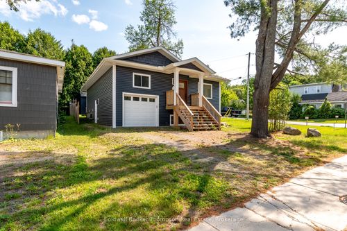 13 Florence St W, Huntsville, ON, P1H1T2 | Card Image