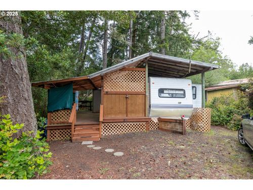 83 Manzanita Way, Florence, OR, 97439-8762 | Card Image