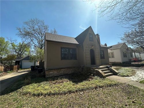 2120 New Hampshire St, Lawrence, KS, 66046-3046 | Card Image