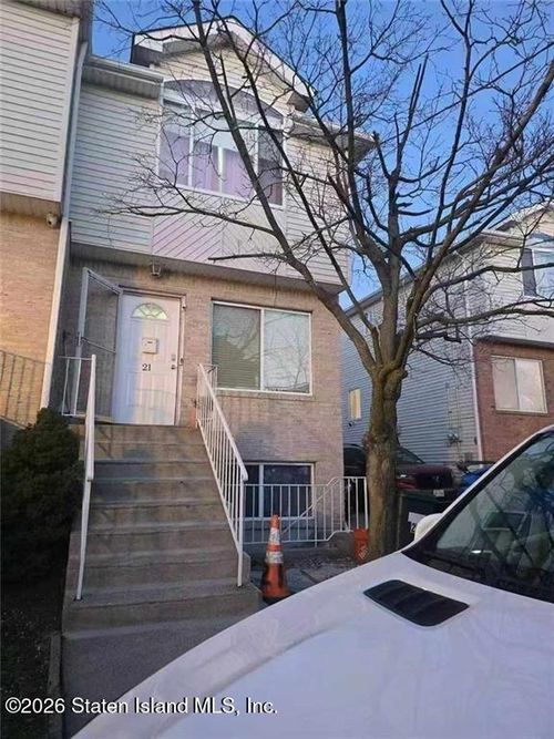 21 Bentley Ln, Staten Island, NY, 10307-1251 | Card Image