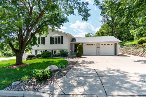 1590 E Young Dr, Onalaska, WI, 54650-8410 | Card Image