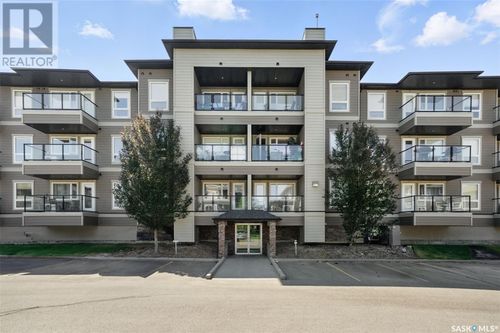 5202-110 Willis Cres, Saskatoon, SK, S7T0N5 | Card Image