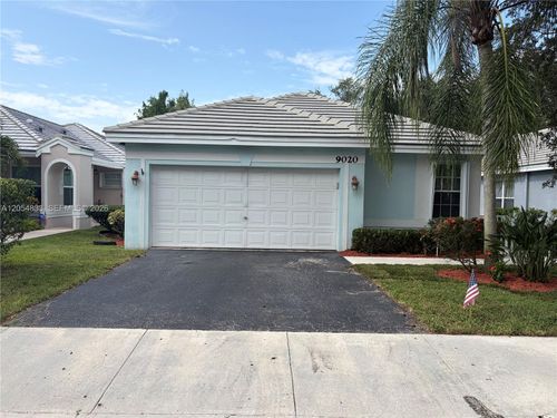 9020 Lake Park Cir N, Davie, FL, 33328-7003 | Card Image