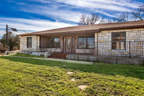 104 E 5th St, Brady, TX, 76825-5626 | Card Image