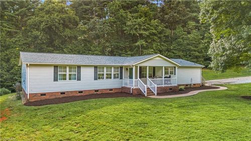 238 Pilgrim Ridge Rd, Wilkesboro, NC, 28697-9158 | Card Image