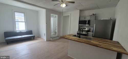 b-424 E Market St, POTTSVILLE, PA, 17901-2631 | Card Image
