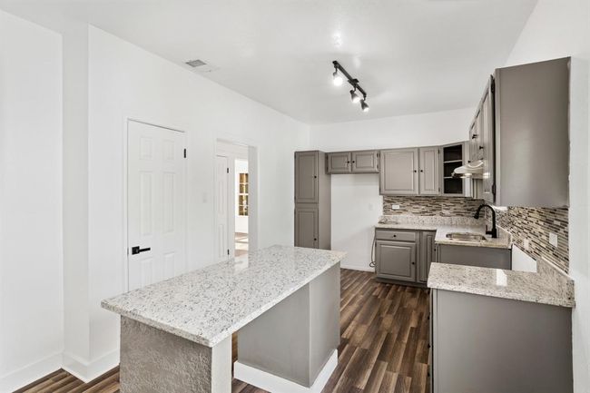 227 Carroll St, House other with 4 bedrooms, 2 bathrooms and 1 parking in San Antonio TX | Image 6
