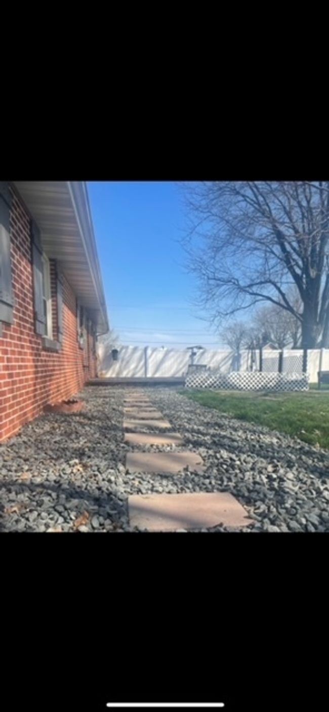 313 E 2 Nd St, House other with 3 bedrooms, 2 bathrooms and 4 parking in Spring Valley IL | Image 6