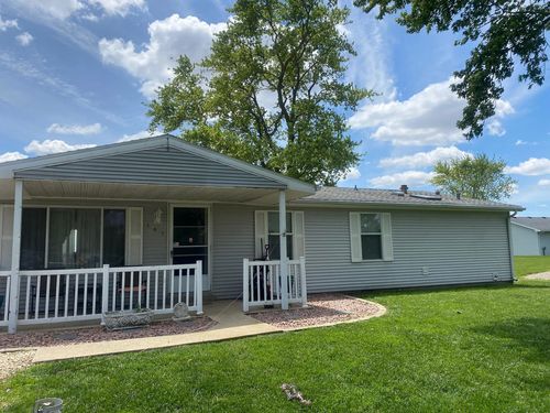 101 Crescent Dr, Watseka, IL, 60970-7907 | Card Image