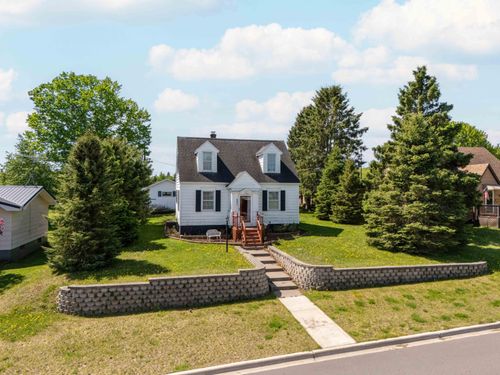221 W Division St, Iron River, MI, 49935-1734 | Card Image