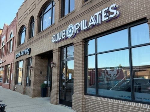 18 W Burlington Ave, La Grange, IL, 60525-3033 | Card Image