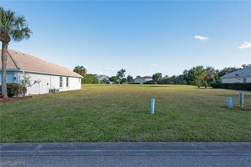 2020 Oxford Ridge Cir, LEHIGH ACRES, FL, 33973-6041 | Card Image