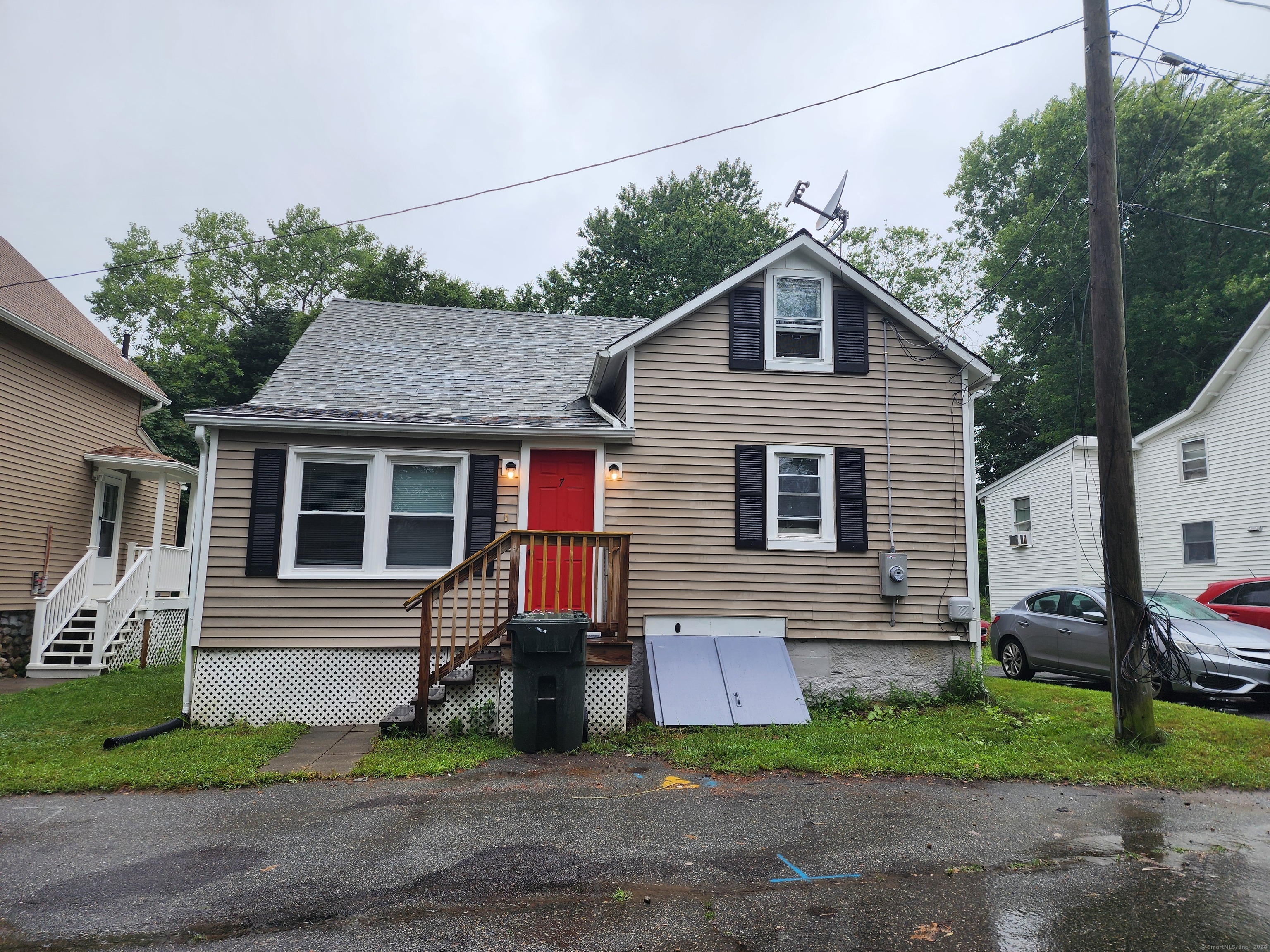 Magnolia Ct, New London, CT 06320