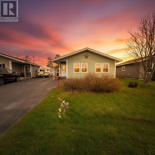 117 Ogilvie St, Gander, NL, A1V2R2 | Card Image