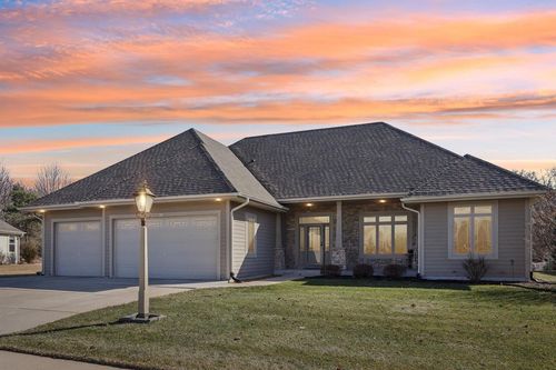 987 Prairieview Circle, Oconomowoc, WI, 53066 | Card Image