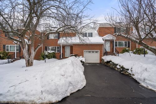 9-9 April Ln, Lexington, MA, 02421-8101 | Card Image