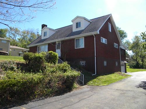861 Macarthur Dr, North Huntingdon, PA, 15642-2324 | Card Image
