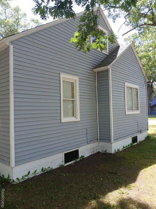 3300 5th St, Muskegon Heights, MI, 49444-2912 | Card Image