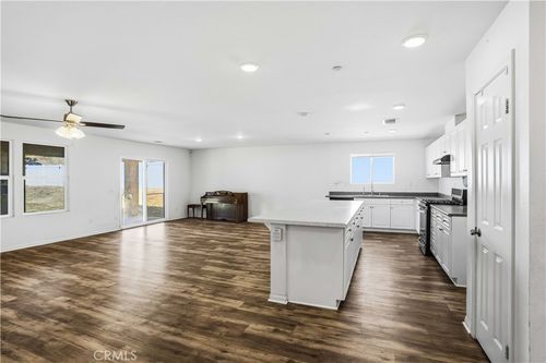 638 Awaal St, San Jacinto, CA, 92582-2779 | Card Image