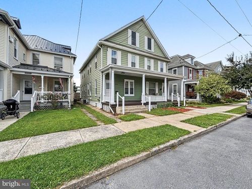 570 Nelson St, CHAMBERSBURG, PA, 17201-1710 | Card Image