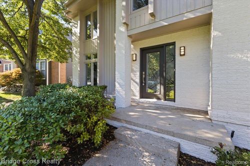 6258 Lindsay Ct, West Bloomfield, MI, 48324-2154 | Card Image