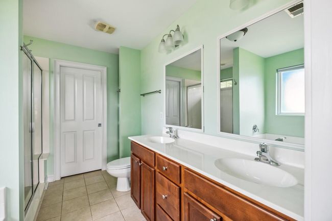 Primary Bathroom | Image 16