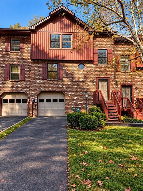 124 Old English Rd, Pittsburgh, PA, 15237-1749 | Card Image