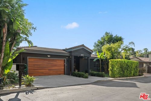 3275 N Knoll Dr, Los Angeles, CA, 90068-1517 | Card Image