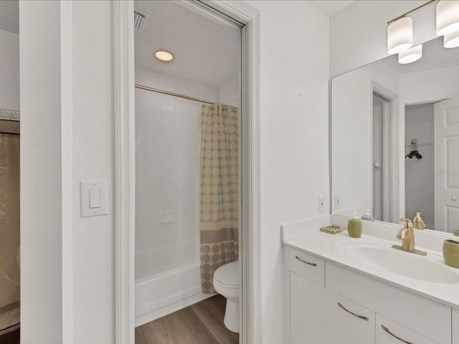 Tub & Shower | Image 21