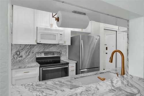 205-1351 N Orange Dr, Los Angeles, CA, 90036 | Card Image