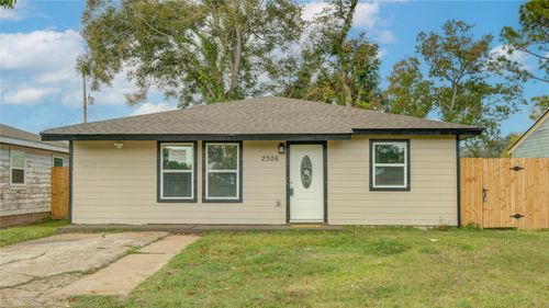2306 19th Ave N, Texas City, TX, 77590-4850 | Card Image