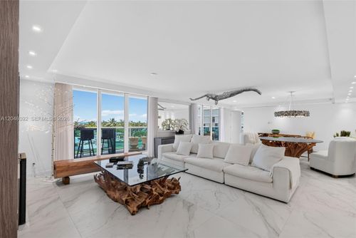 440-443-2301 Collins Ave, Miami Beach, FL, 33139-1639 | Card Image