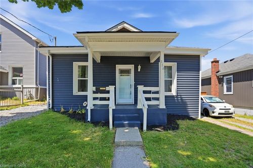 118 Victoria St, Brantford, ON, N3S3K8 | Card Image