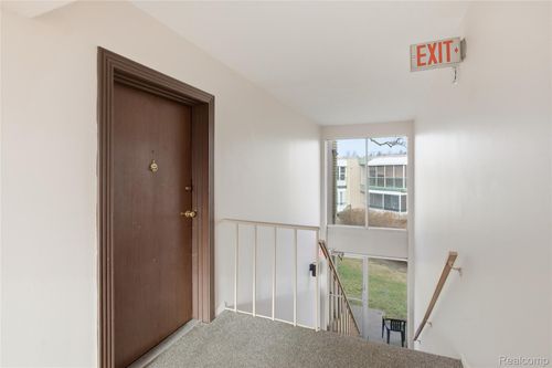 33231 Fargo St, Livonia, MI, 48152-1443 | Card Image