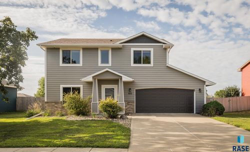 803 Hemlock St, Harrisburg, SD, 57032-2325 | Card Image