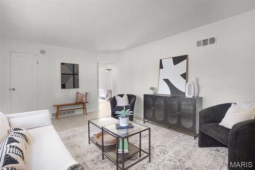 9845 Dennis Dr, Saint Louis, MO, 63136-1903 | Card Image