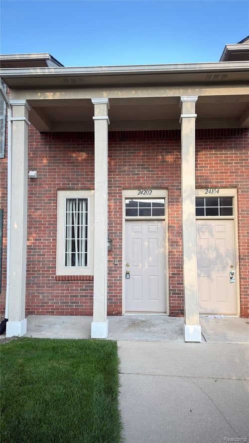 24202 Chesapeake Cir, Walled Lake, MI, 48390-5918 | Card Image