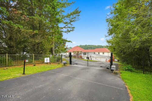 426 Lake Point Ct, Piney Flats, TN, 37686-3239 | Card Image